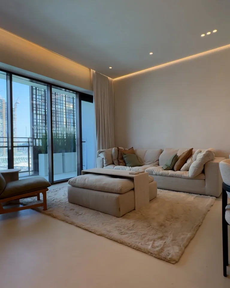 A Real-Site Finish Study - Study 48, a microcement residential decorative finish in chalk white
