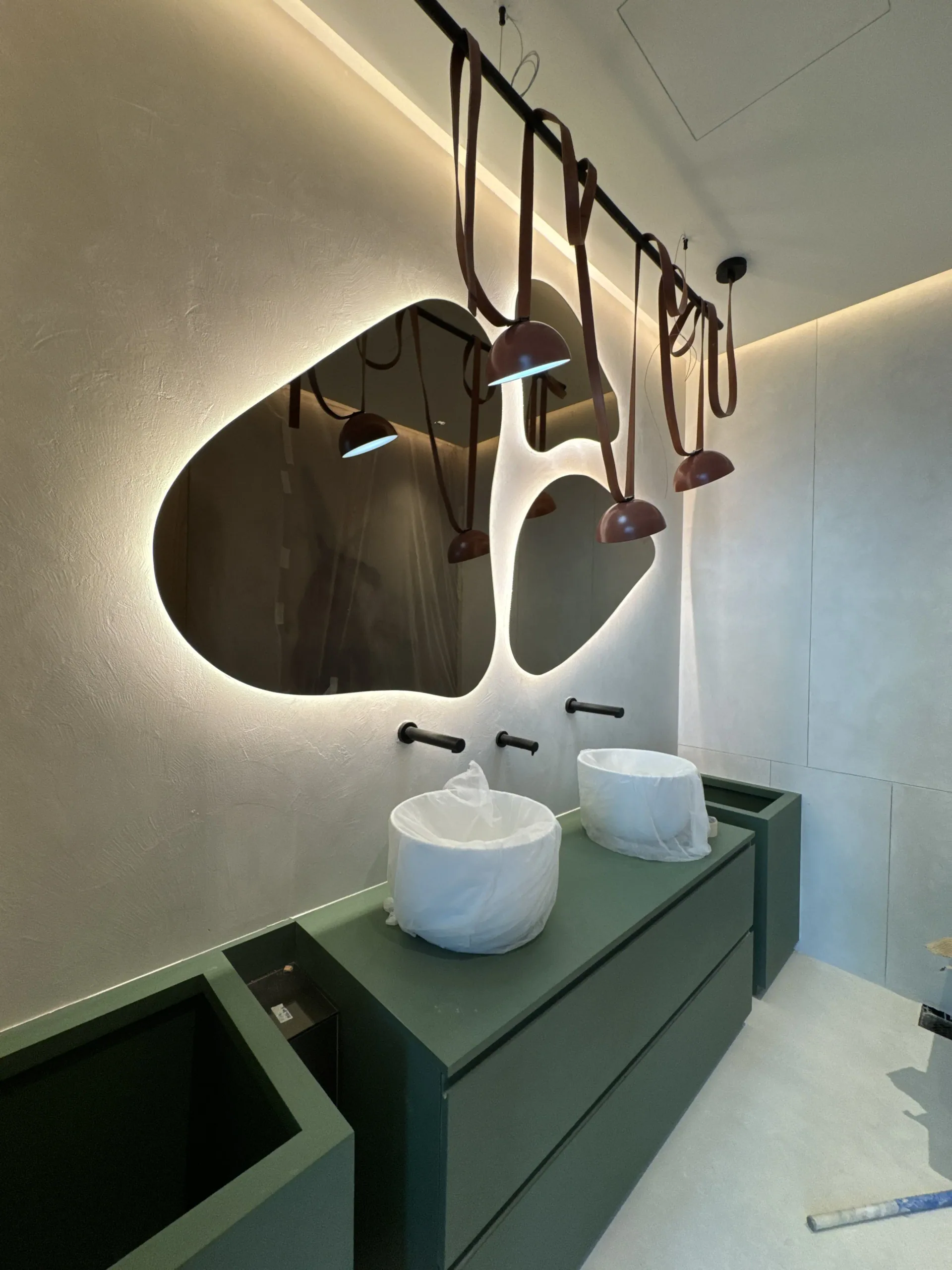A Real-Site Finish Study - Study 84, a microcement residential decorative finish in chalk white